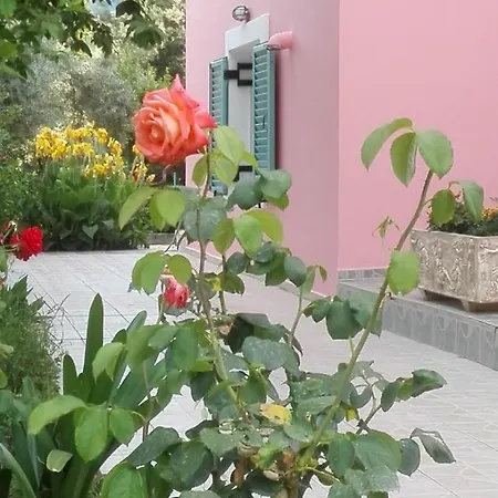 Zeus And Hera Apartman